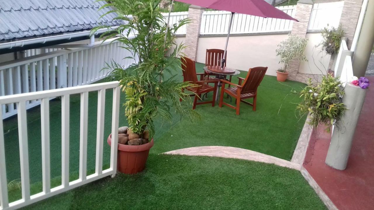 Shay Lyah Self Catering Apartment Victoria Exterior photo